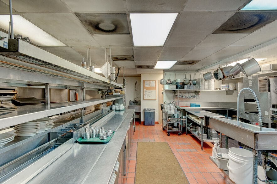 More Photos Of 1702 Park Hill Dr, Gainesville Restaurant For Sale