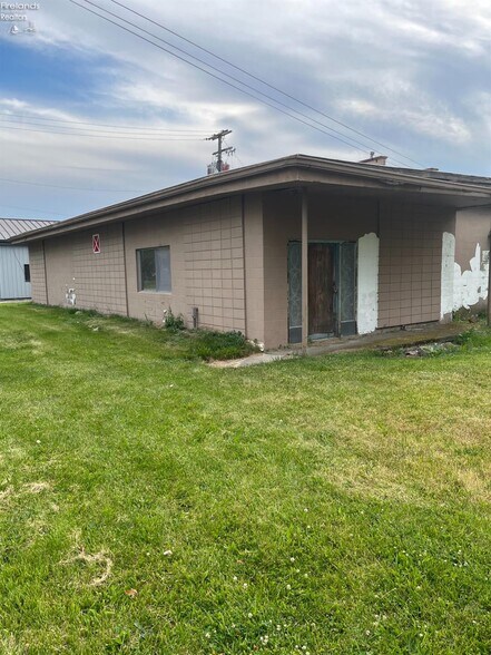 Primary Photo Of 1020 N 5th St, Fremont Light Manufacturing For Sale