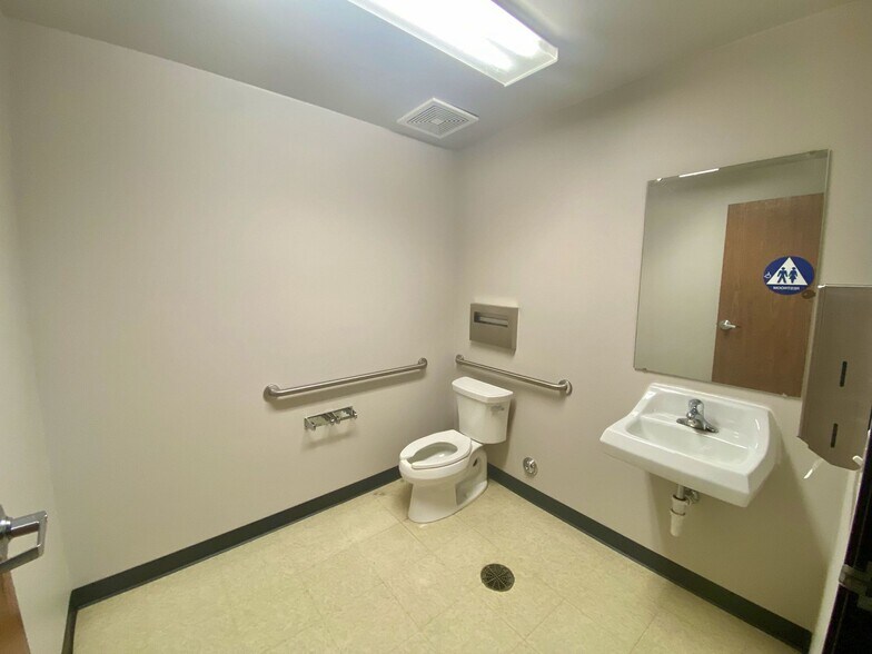 More Photos Of 401 5th Street SE, Tioga Industrial For Sale