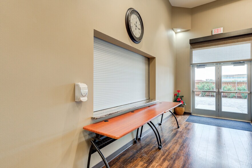 More Photos Of 5241 98th St, Lubbock Office For Sale