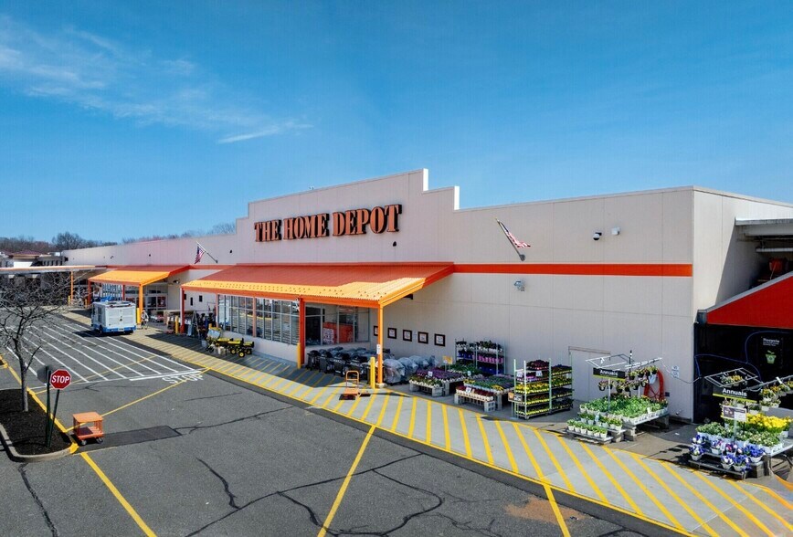 More Photos Of 264-350 Middle Country Rd, Coram Unknown For Lease