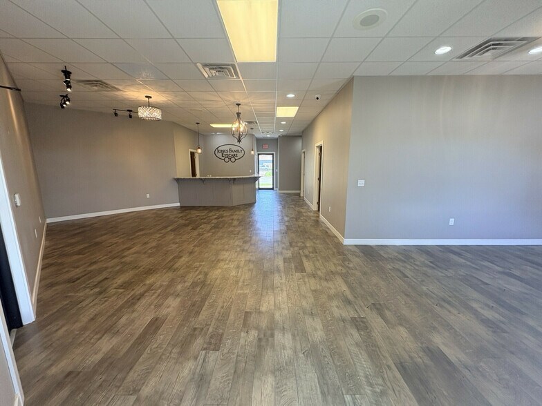More Photos Of 304 W Highway 38, Hartford Office For Lease