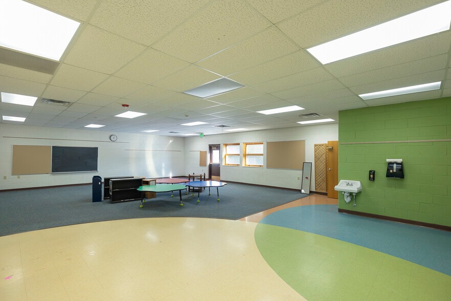 More Photos Of 202 Topaz Ave, Granby Schools For Sale