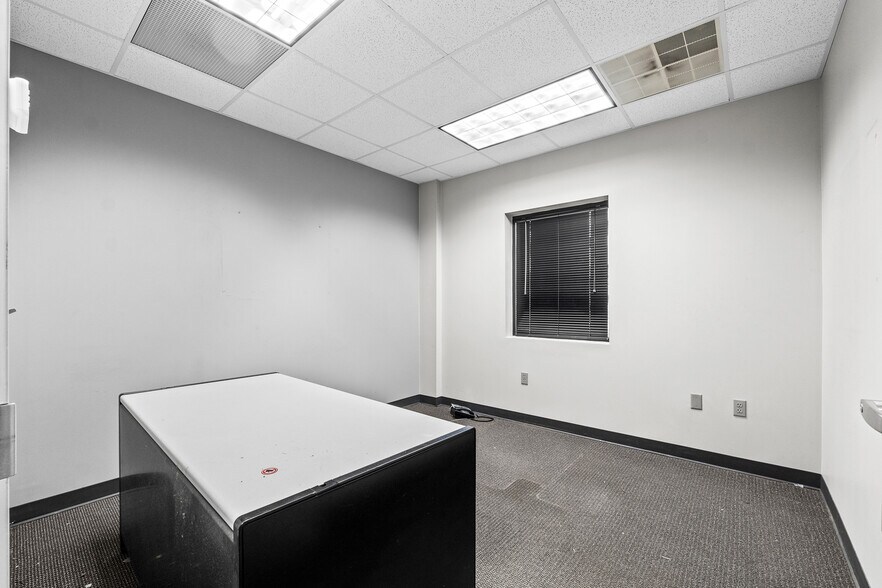 More Photos Of 7200 Highway 150, Greenville Office For Sale