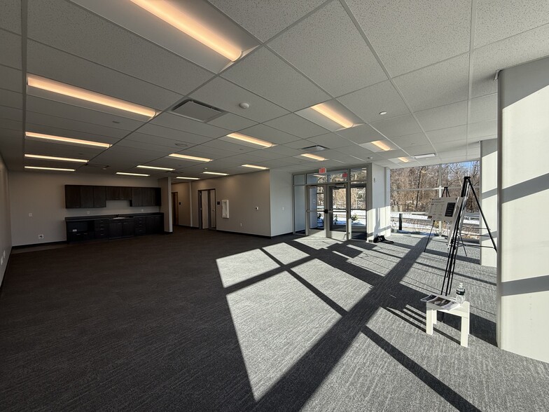 More Photos Of 201 Tabor Rd, Morris Plains Unknown For Lease