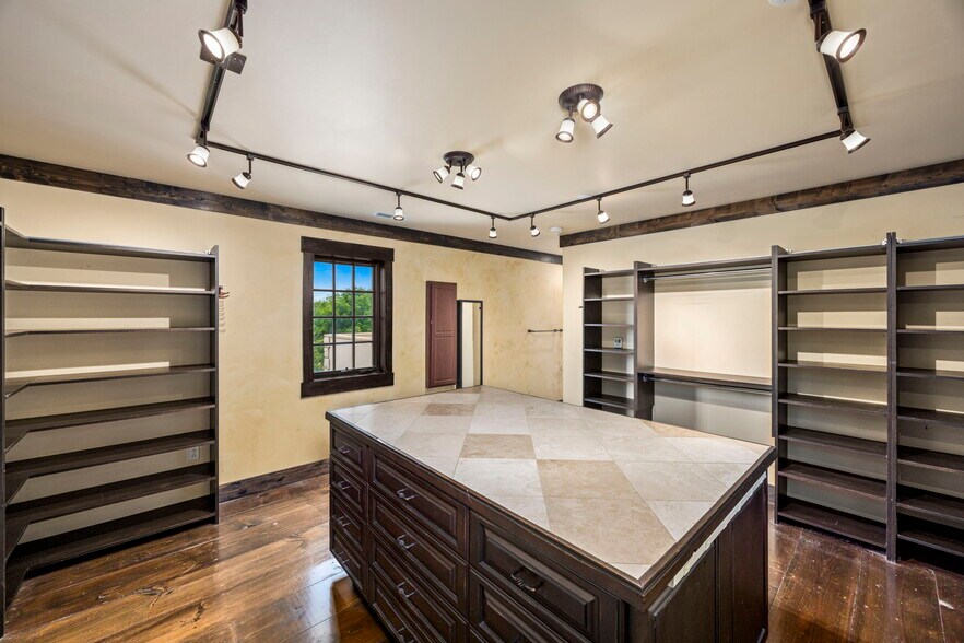 More Photos Of 4122 186th Blvd, Russell Specialty For Sale