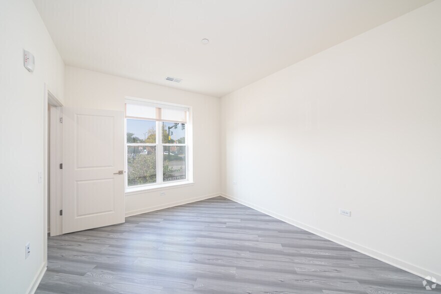 More Photos Of 122 E Northwest Hwy, Mount Prospect Apartments For Lease