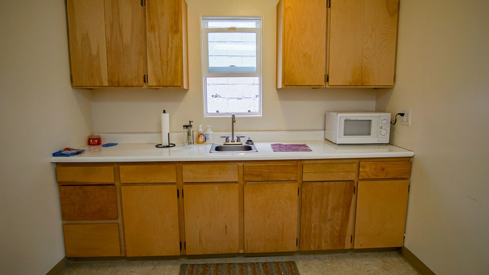 More Photos Of 110 E Historic Columbia River Hwy, Troutdale Office For Lease