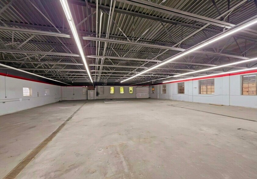 More Photos Of 2414 Irving Rd, Chicago Freestanding For Lease