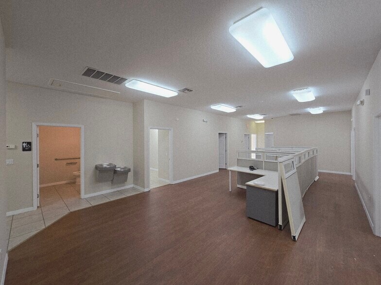 More Photos Of 1708-1718 Lexington Green Ln, Sanford Medical For Sale