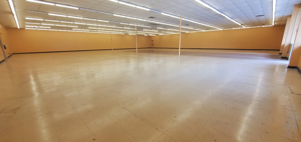 More Photos Of 3299 Lantana Rd, Crossville Freestanding For Lease