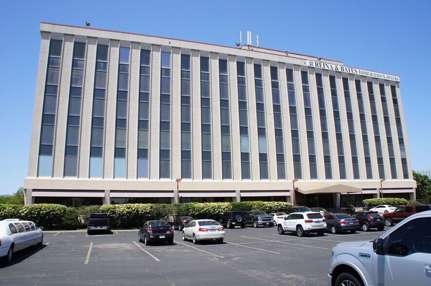More Photos Of 1140 Empire Central Dr, Dallas Office For Sale