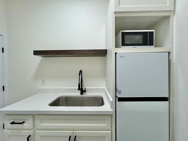 More Photos Of 1113 San Bernardo Ave, Laredo Office For Lease