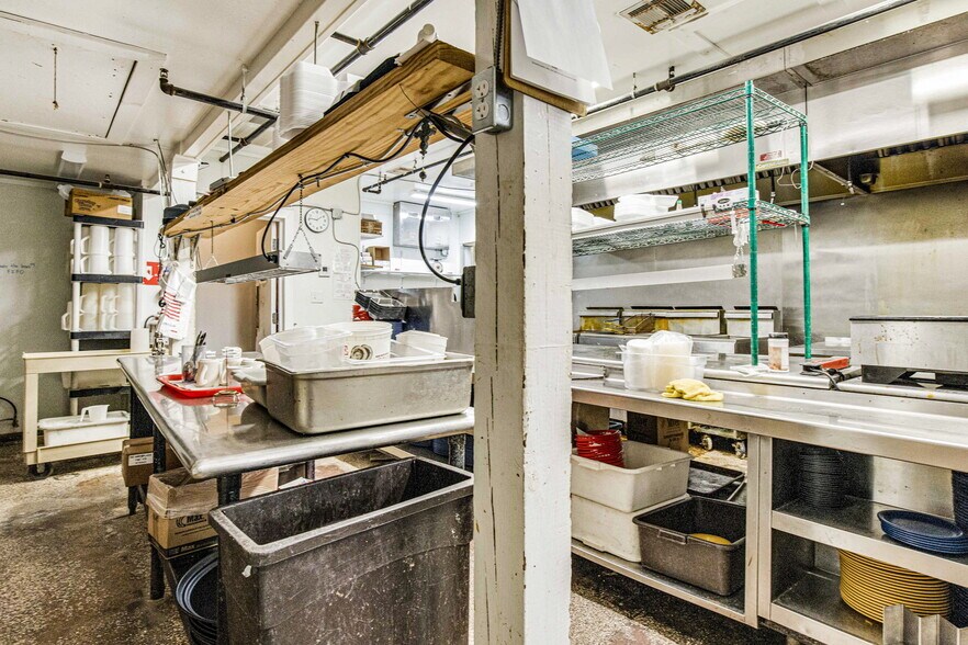 More Photos Of 131 New Warrington Rd, Pensacola Restaurant For Sale