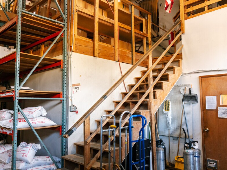 More Photos Of 212-234 SE 12th Ave, Portland Warehouse For Sale