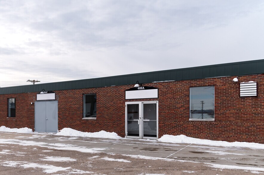 Primary Photo Of 404-412 7th St NE, Buffalo Freestanding For Lease