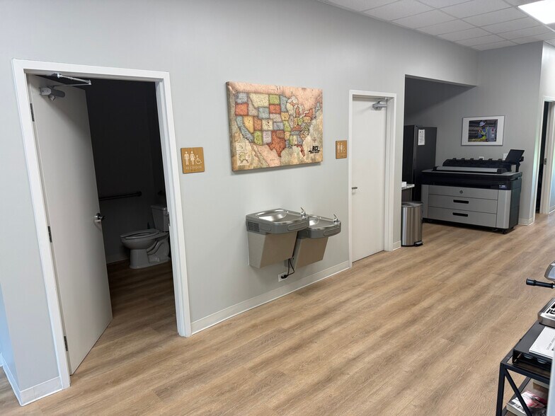 More Photos Of 320 Seagle St, Huntersville Loft Creative Space For Lease