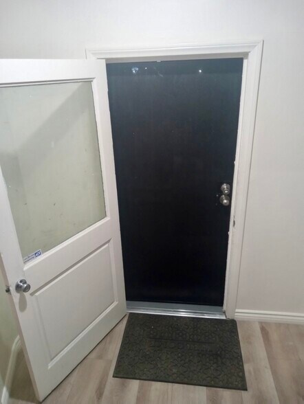 More Photos Of 8930 S Vermont Ave, Los Angeles General Retail For Sale