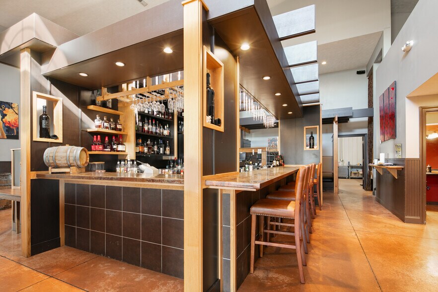 More Photos Of 6825 Old Richmond Rd, Lexington Winery Vineyard For Sale