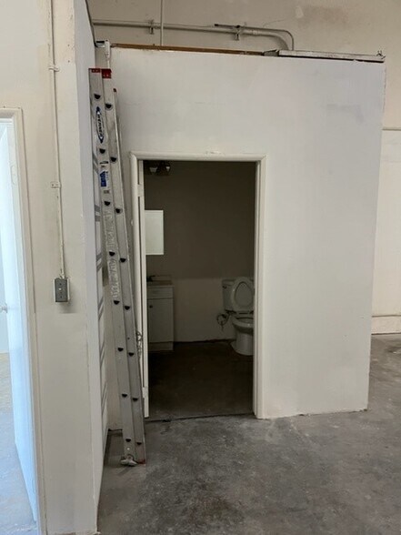 More Photos Of 3612 Arden Dr, El Monte Warehouse For Lease