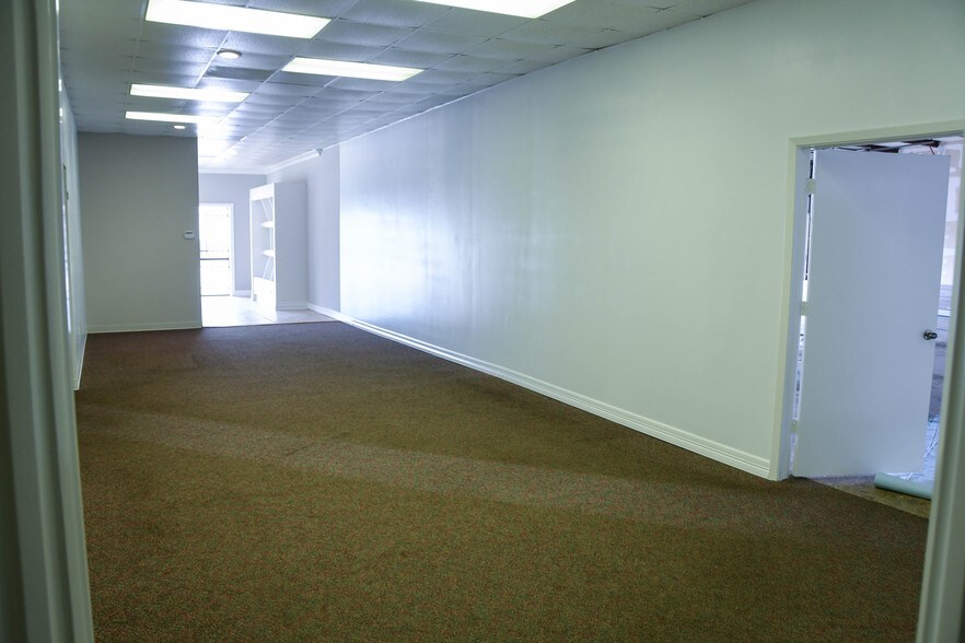 More Photos Of 7043 Satsuma Dr, Houston Warehouse For Lease