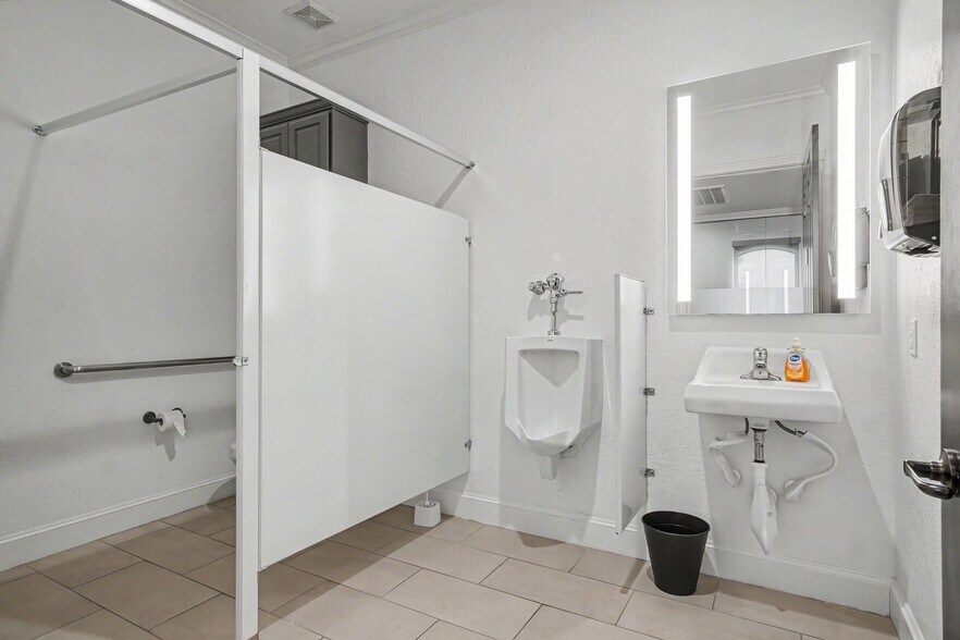 More Photos Of 1810 Snake River Rd, Katy Medical For Sale