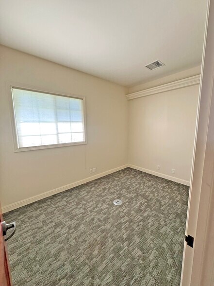 More Photos Of 1715 State St, Santa Barbara Office For Lease