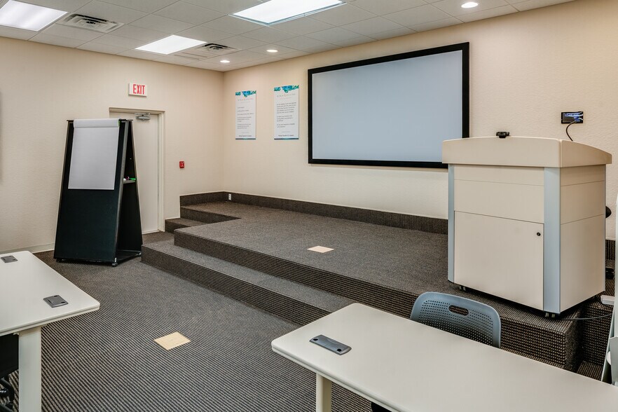 More Photos Of 8660 S Tamiami Trl, Sarasota Office For Sale
