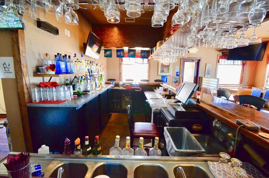 More Photos Of 1495 Farmington Ave, Pottstown General Retail For Sale