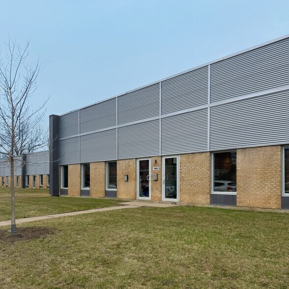 More Photos Of 1955-1977 Rue Notre-Dame-de-Fatima, Laval Warehouse For Lease