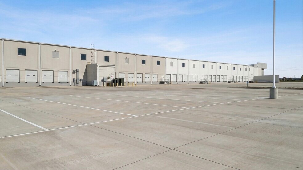 More Photos Of Anserra Trl, Katy Distribution For Lease