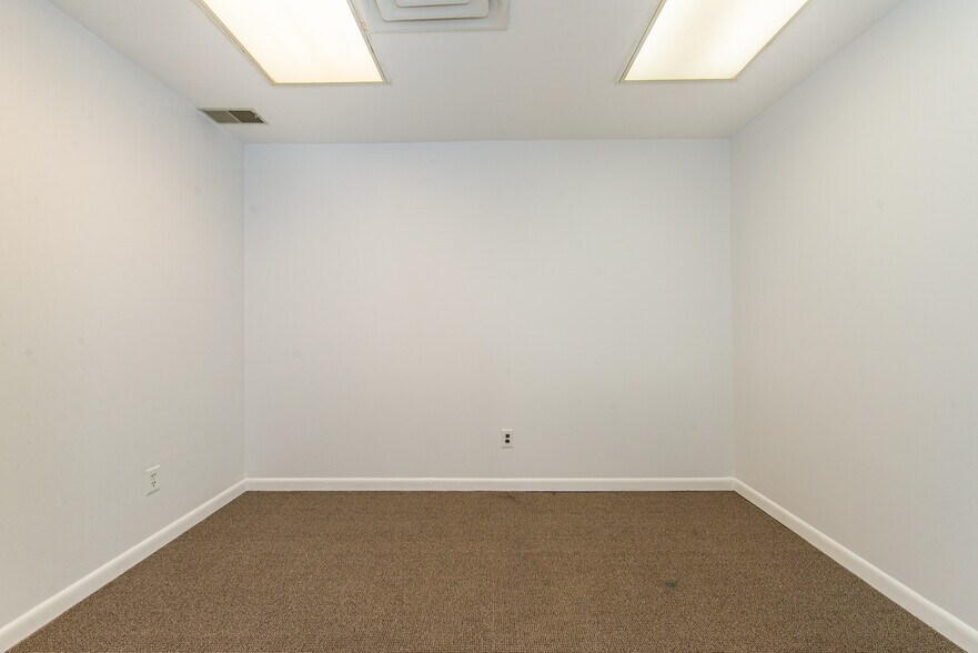 More Photos Of 150 River Rd, Montville Business Park For Lease