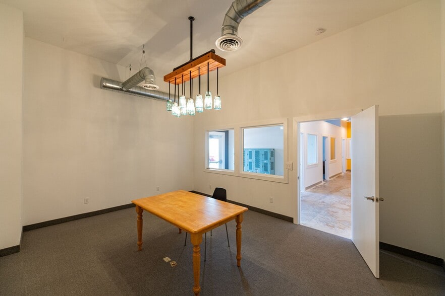 More Photos Of 32 Wall St, Madison General Retail For Lease