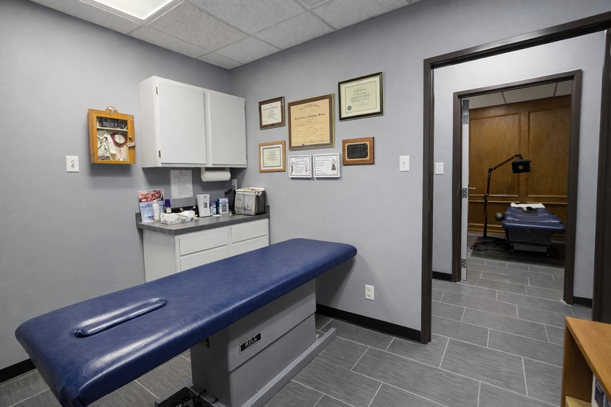 More Photos Of 5913-5921 Lovell Ave, Fort Worth Office For Sale