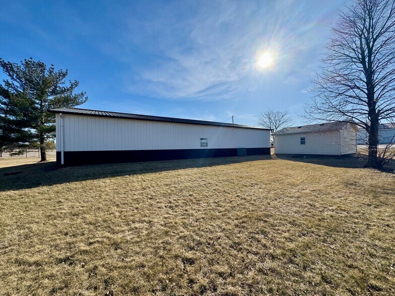 More Photos Of 9 Enterprise Dr, La Salle Distribution For Lease