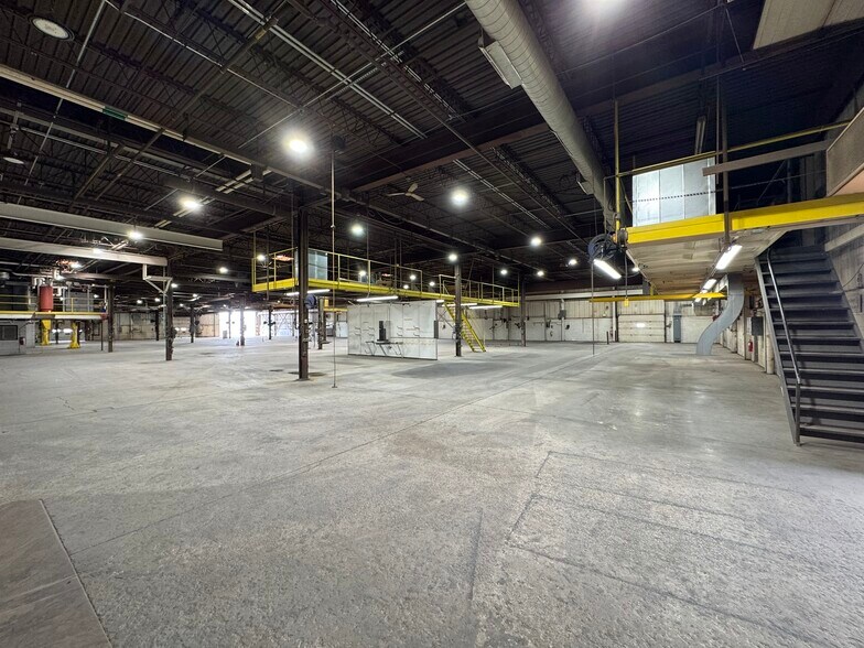More Photos Of 2323 N Roemer Rd, Appleton Warehouse For Lease