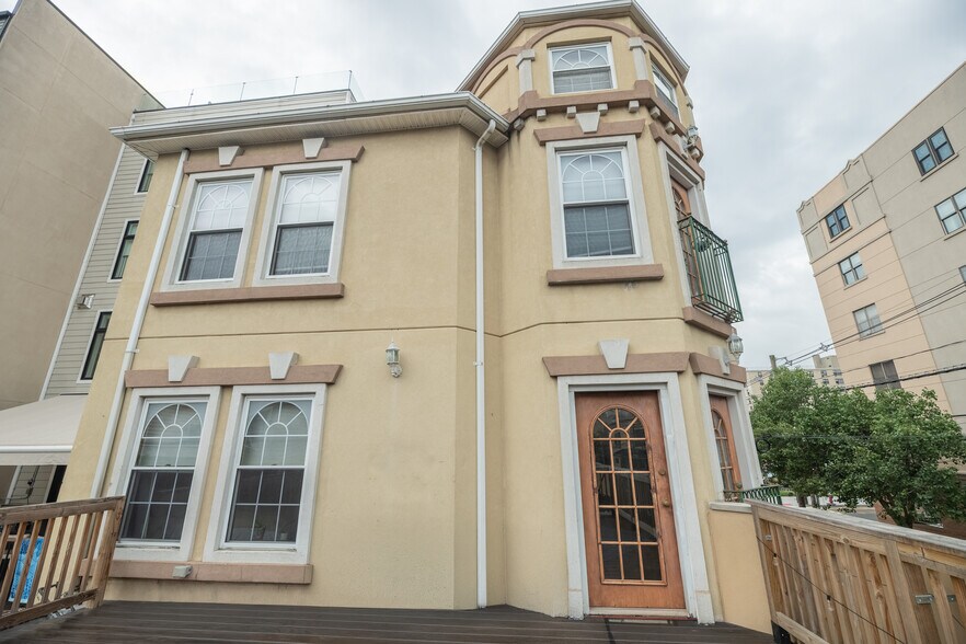 More Photos Of 600 Grand St, Hoboken Office Residential For Sale