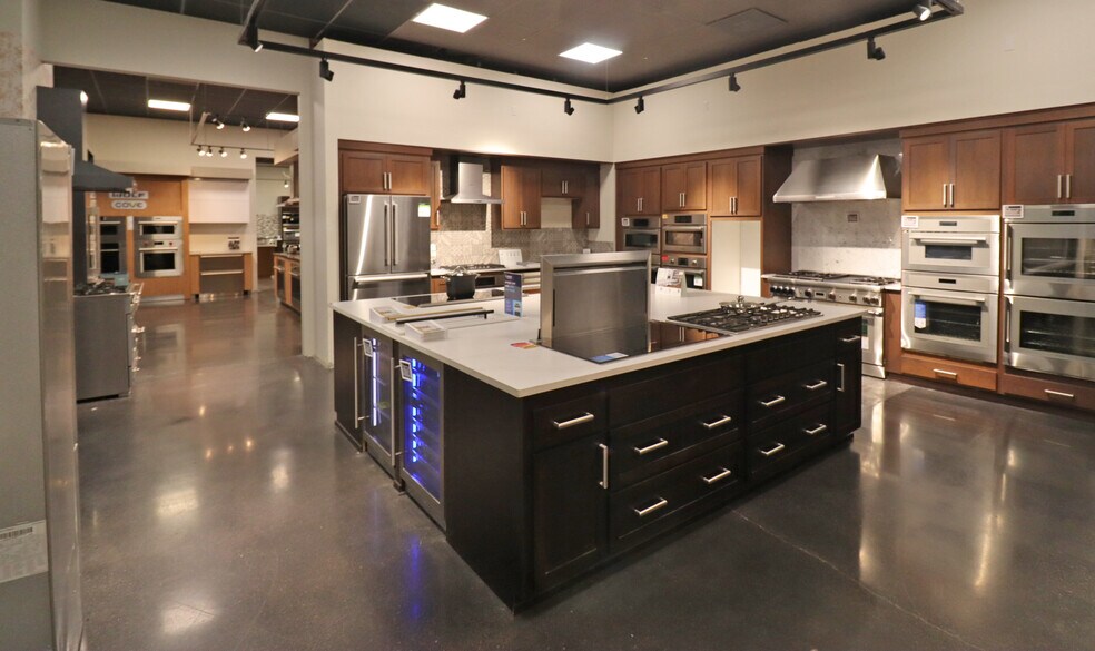 More Photos Of 1465 W 7th Ave, Eugene Freestanding For Sale