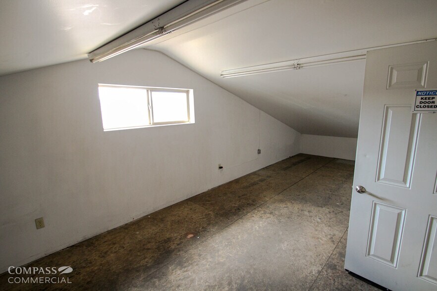 More Photos Of 520 Bridgeford Blvd, Bend Industrial For Lease