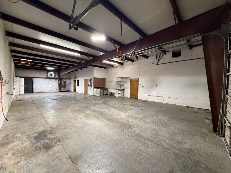 More Photos Of 7349 Peppermill Pky, North Charleston Flex For Lease