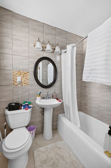 More Photos Of 3209 NE 7th Pl, Pompano Beach Specialty For Sale