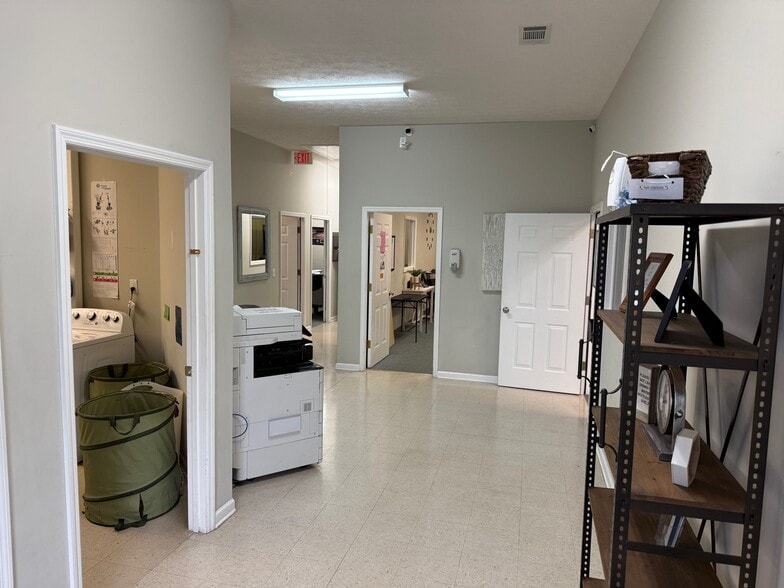 More Photos Of 1975 Mall Blvd, Auburn Warehouse For Lease