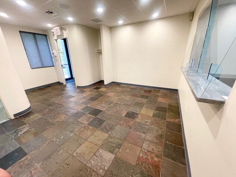 More Photos Of 901 Old Country Rd, Plainview Medical For Lease