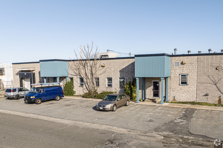 More Photos Of 320 Buffalo Ave, Freeport Manufacturing For Lease