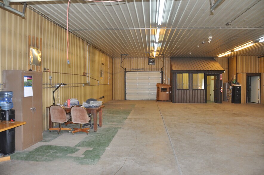 More Photos Of 6065 - 6073 US Highway 93, Olney Warehouse For Lease