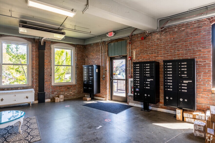 More Photos Of 58 Pulaski St, Peabody Unknown For Lease