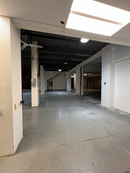 More Photos Of 3501 W Garry Ave, Santa Ana Warehouse For Lease