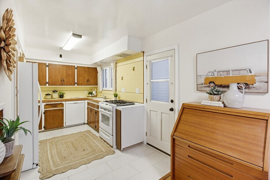 More Photos Of 829 Avalon Ct, San Diego Apartments For Sale