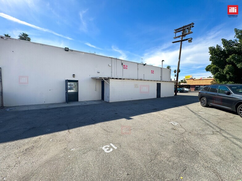 More Photos Of 18567-18573 Sherman Way, Reseda Storefront Retail Office For Lease