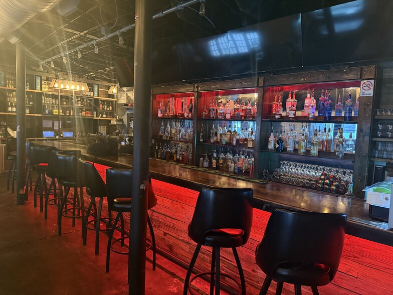 More Photos Of 330 1st Ave S, Saint Petersburg Restaurant For Lease